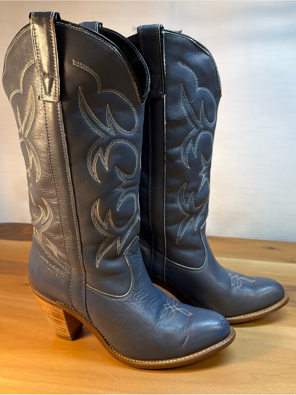 VTG Capezio Woman Blue Leather Boots  Embroidered Cone Heels Sz 8M 80s Cowgirl